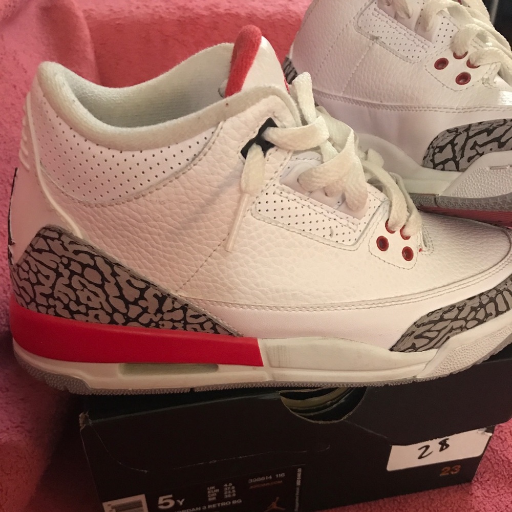 Air Jordan 3 Retro BG Sneakers 5Y